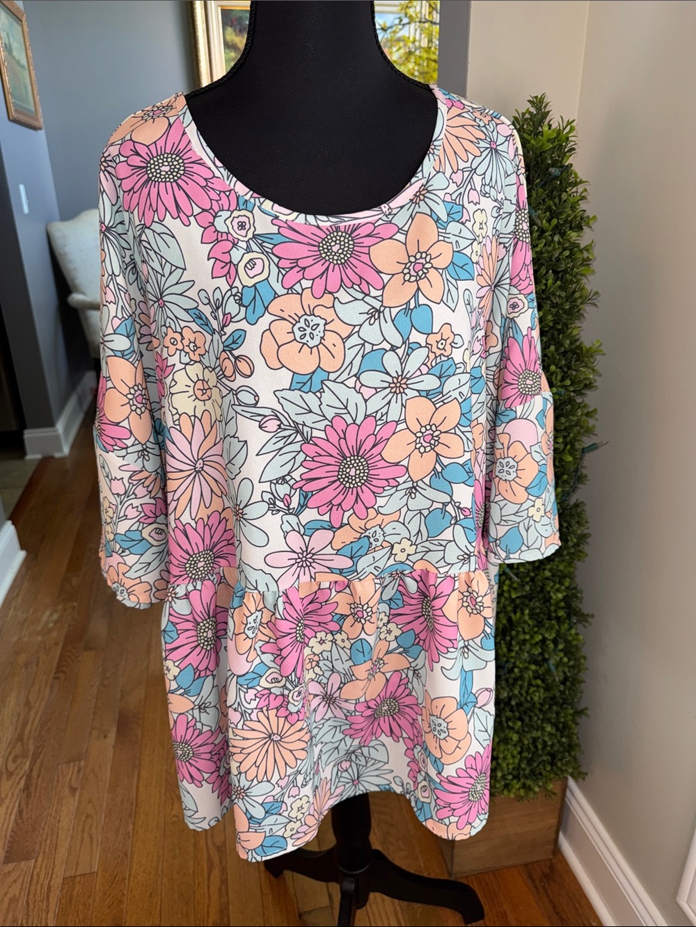 Women's Floral Scoop-Neck Tunic in Pink Multi EUC - 2X